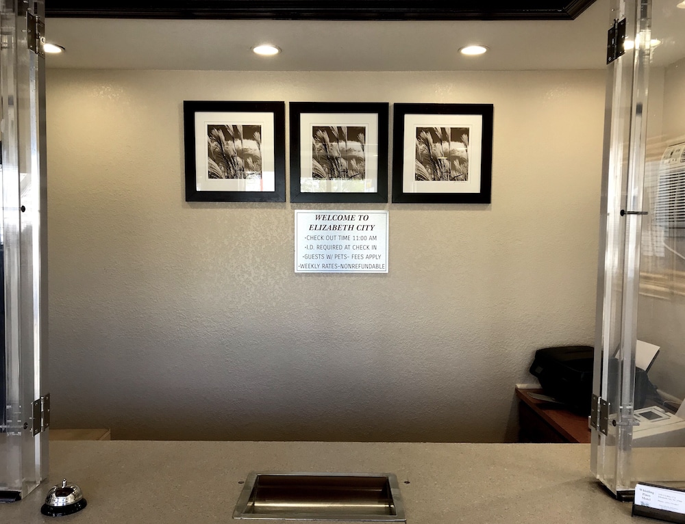 Whistling Pines Motel 22/31