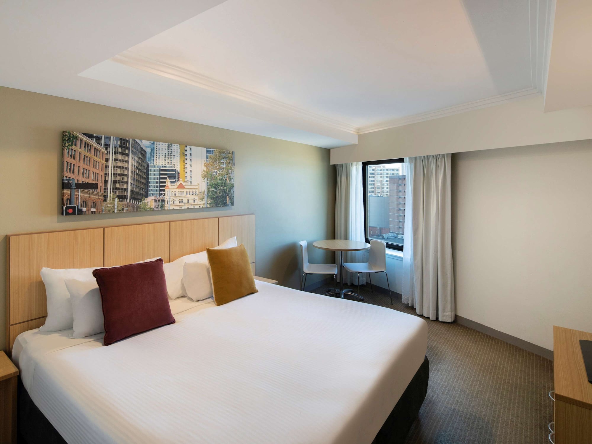 STANDARD, QUEEN BED