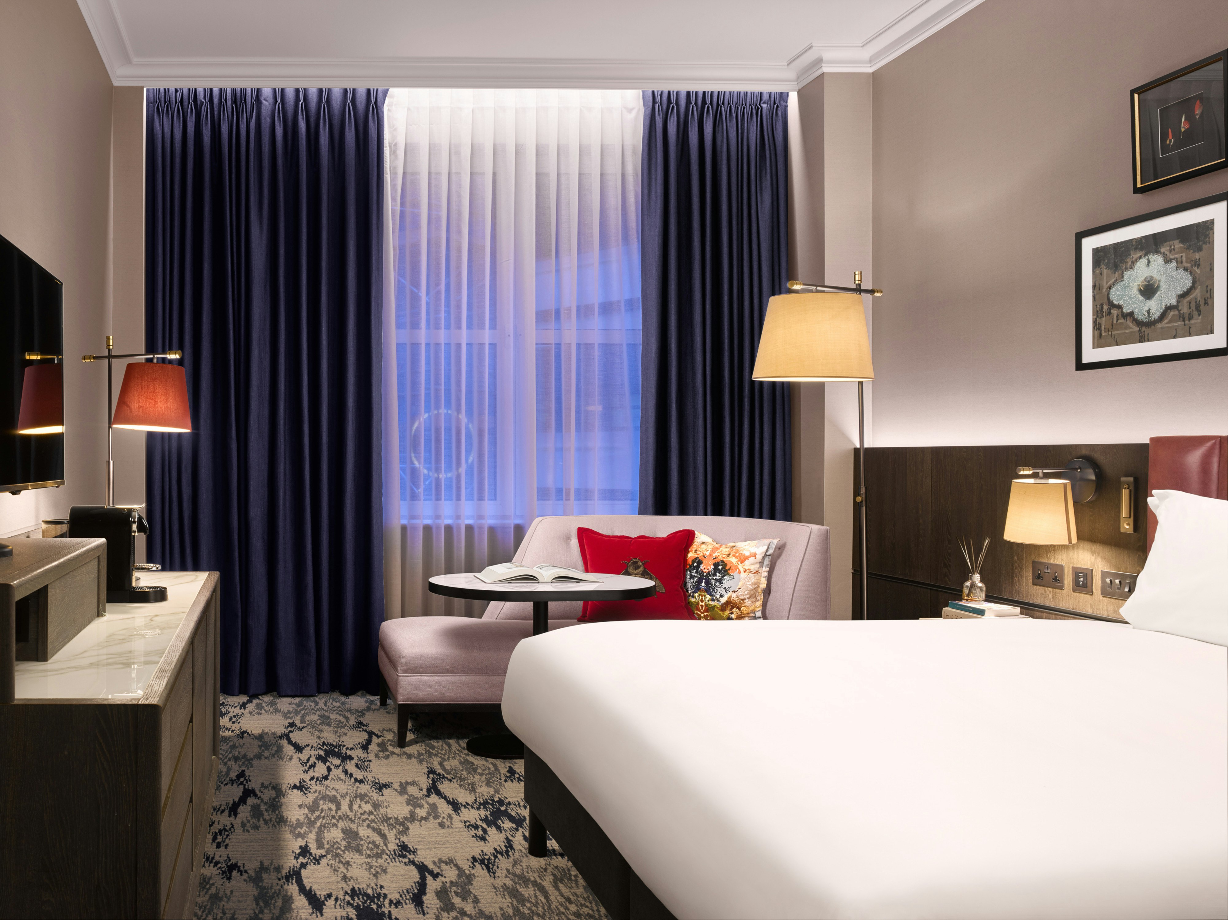TRAFALGAR, KING BED