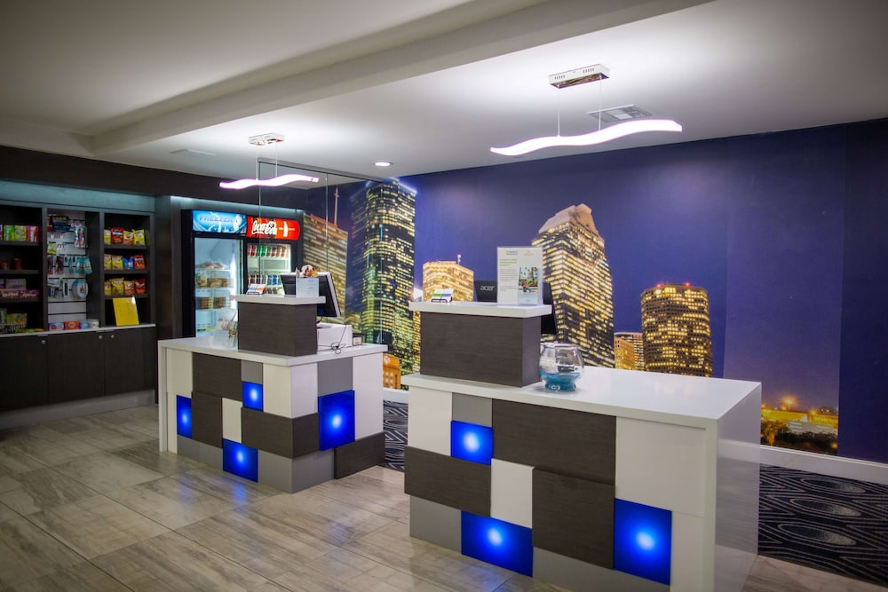 La Quinta Inn & Suites by Wyndham Houston East at Normandy 56/63