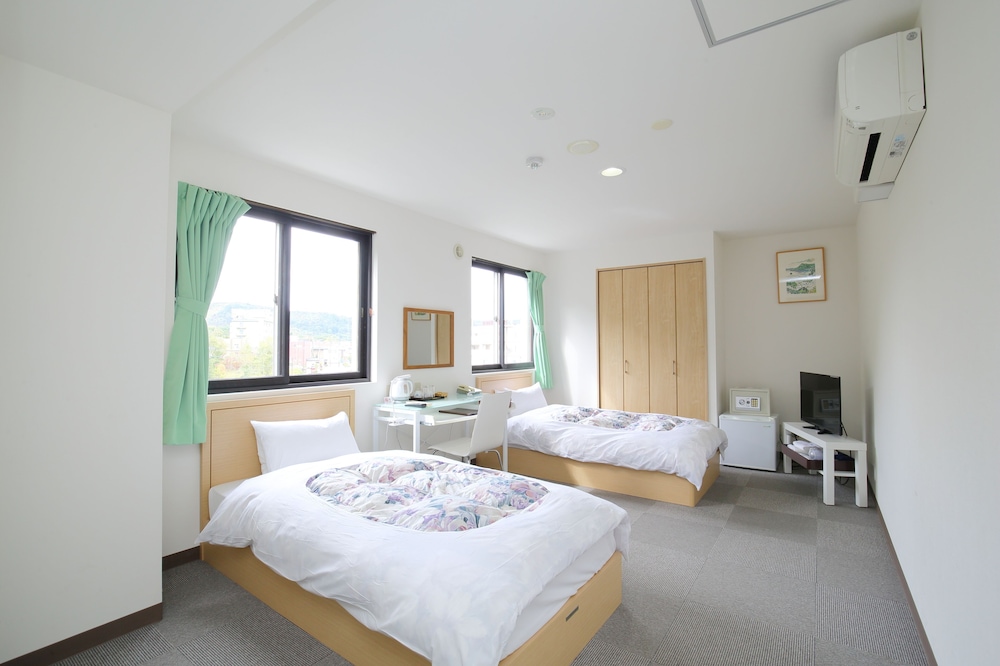 Room, Twin Beds, Mountain View