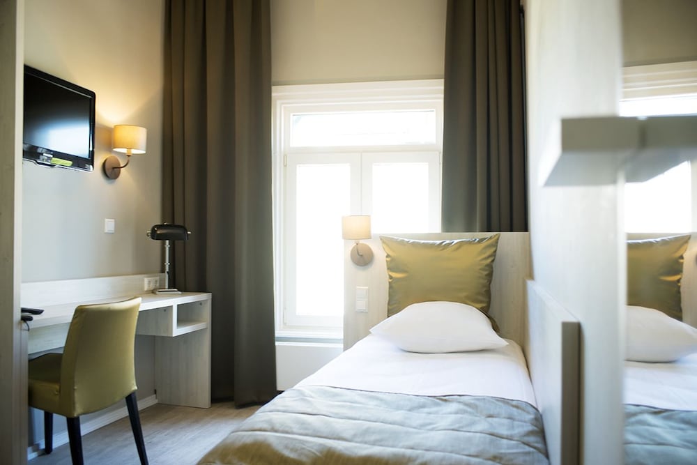 ROOM, SINGLE, SINGLE BED