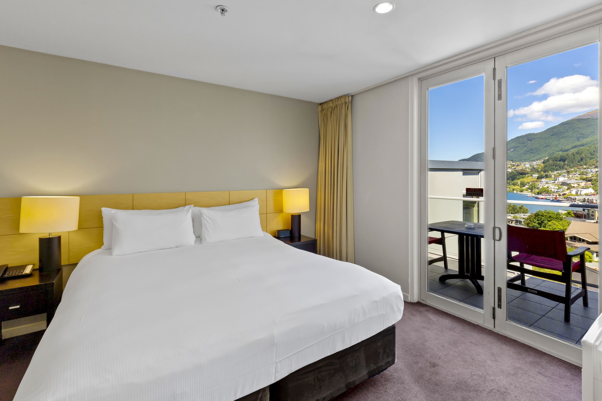 1 BEDROOM, SUITE, LAKE VIEW
