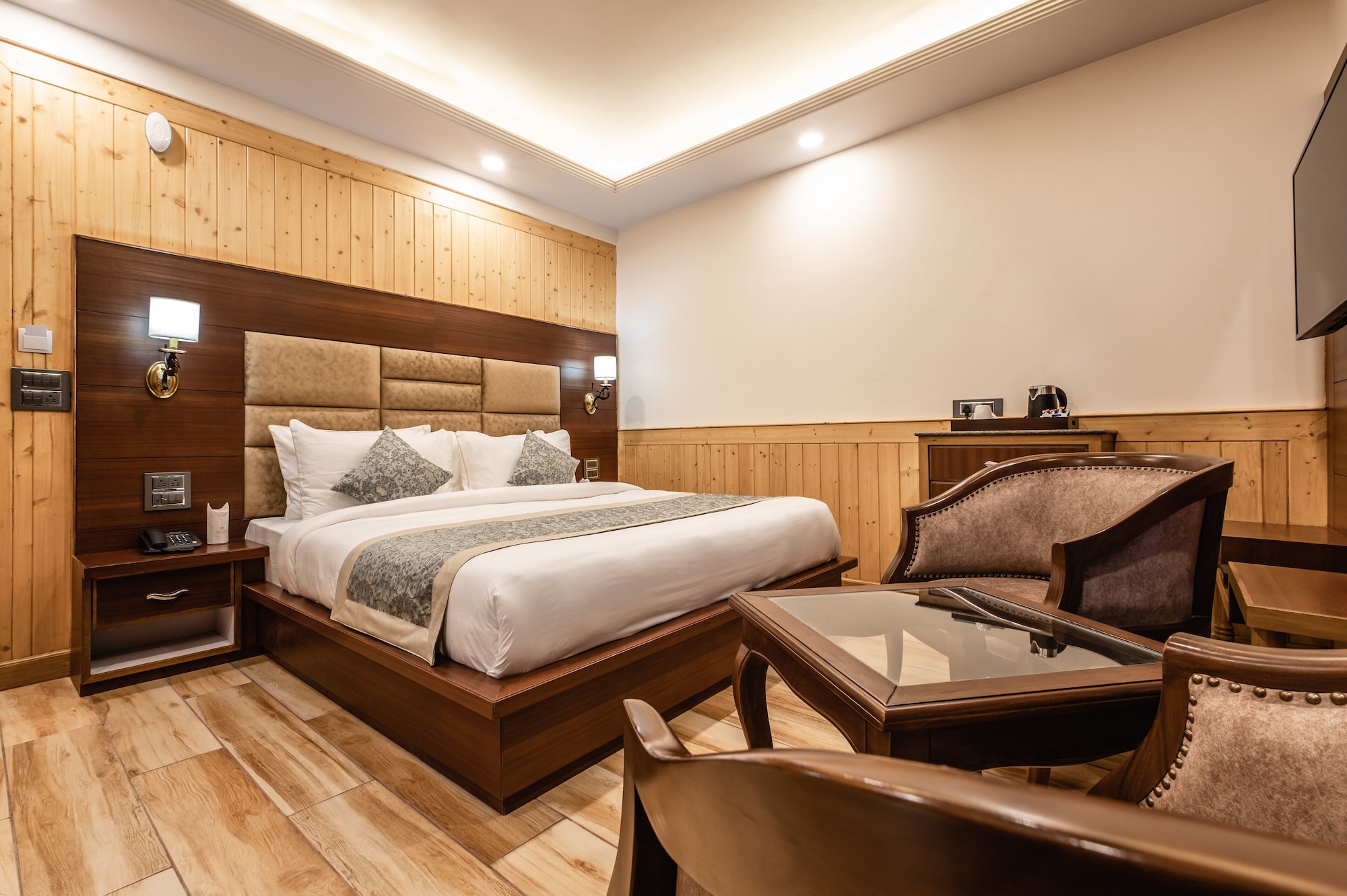 BASIC, KING BED