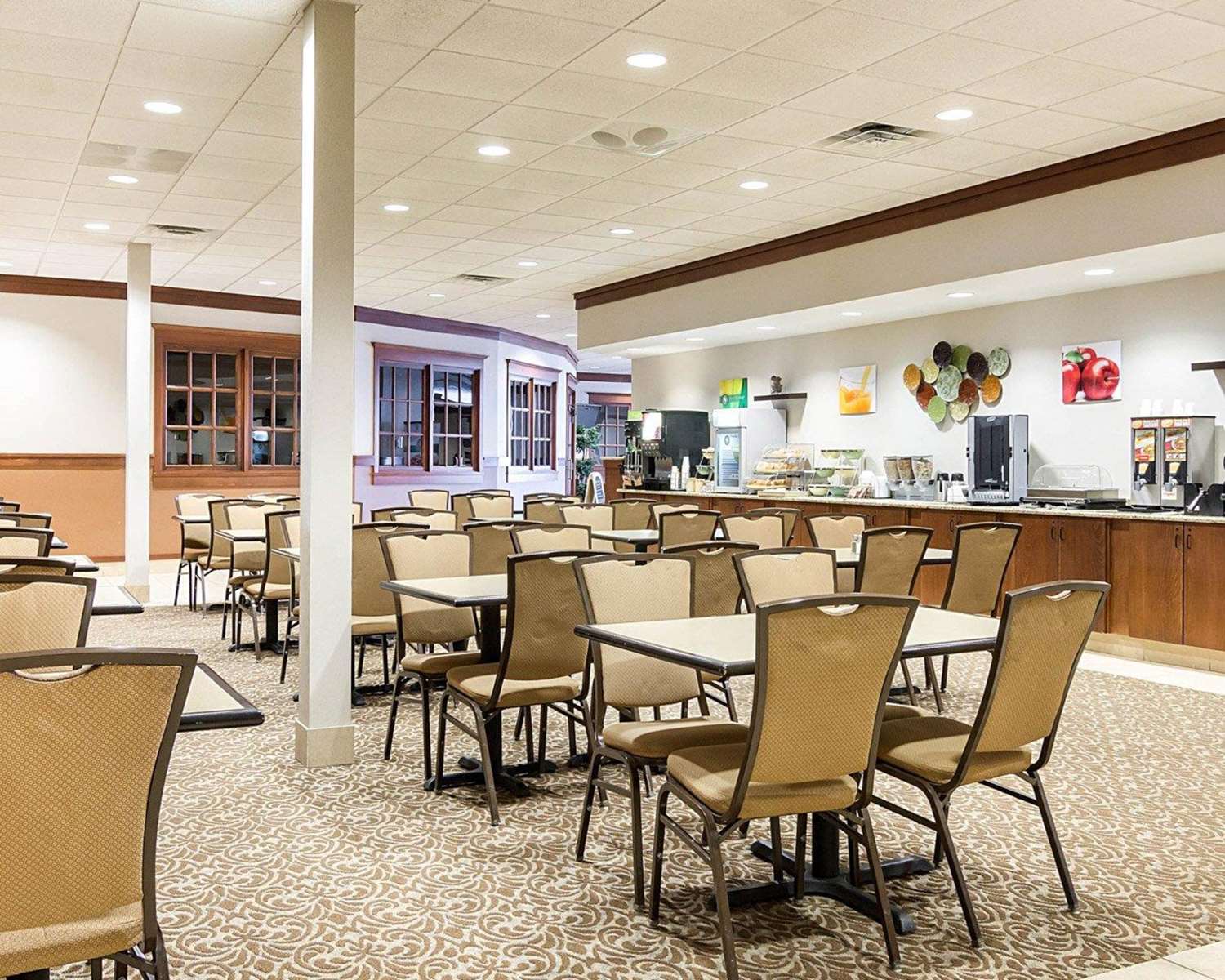 Baymont by Wyndham Jamestown Conference Center & Water Park 12/21