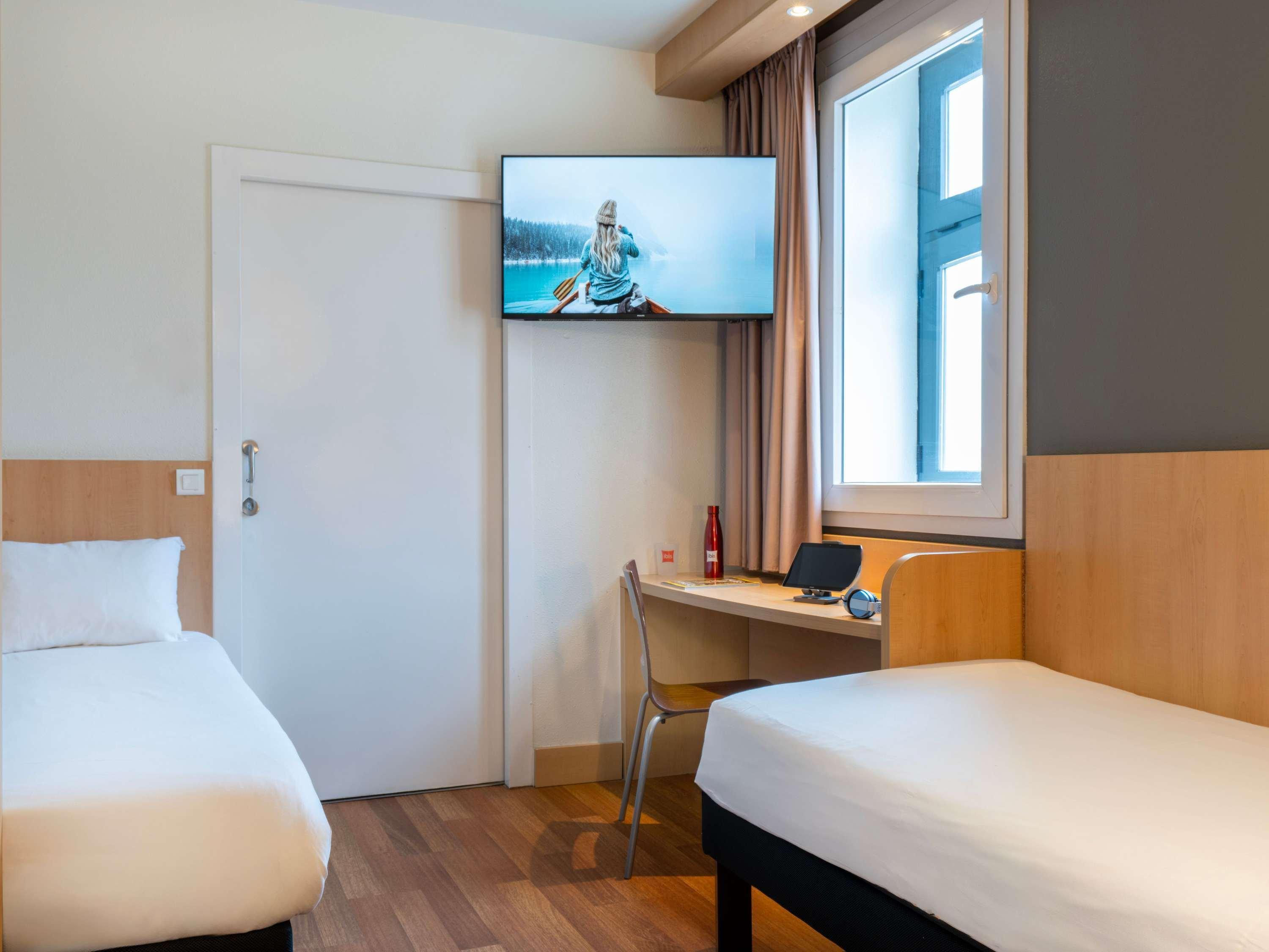 Room, Twin Beds, Accessible
