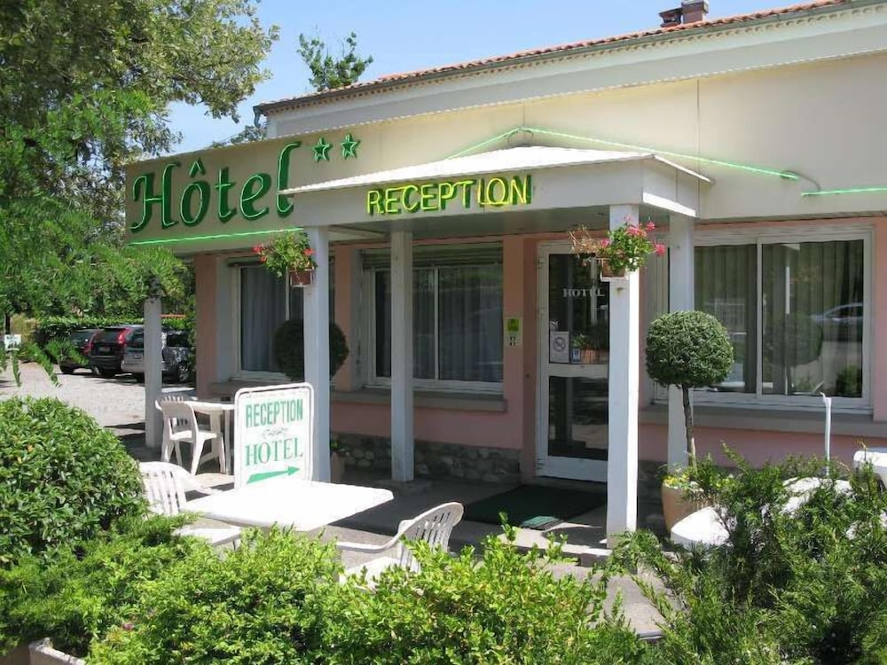 HOTEL LES CHENES 1/50