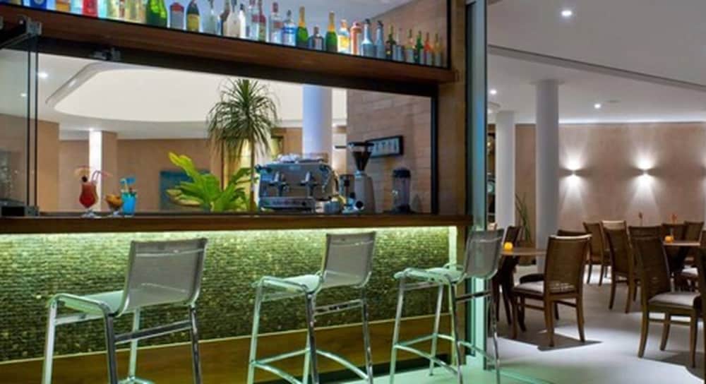 Abayomi Hotel 30/48