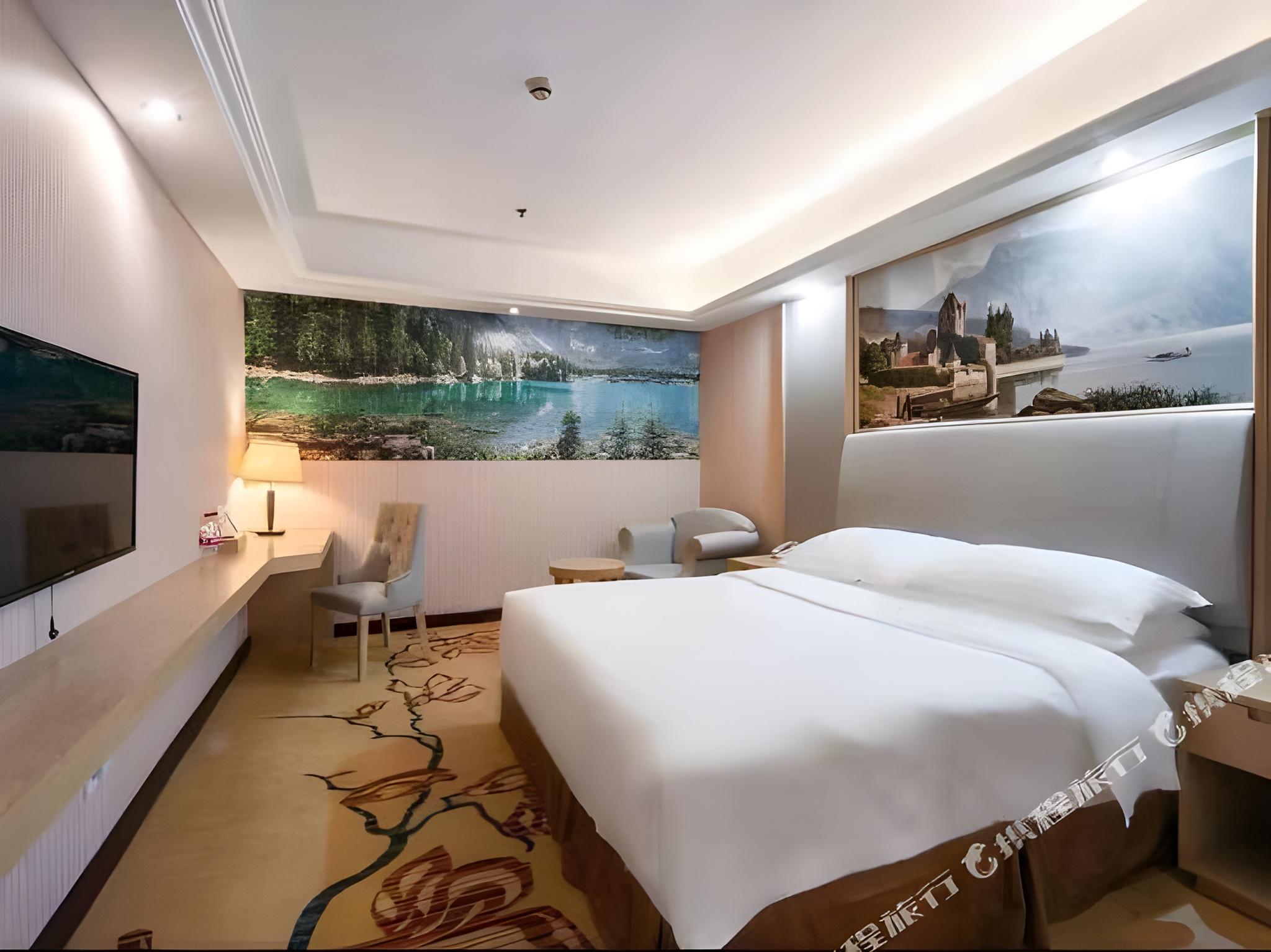 Standard, Queen Bed, No Window