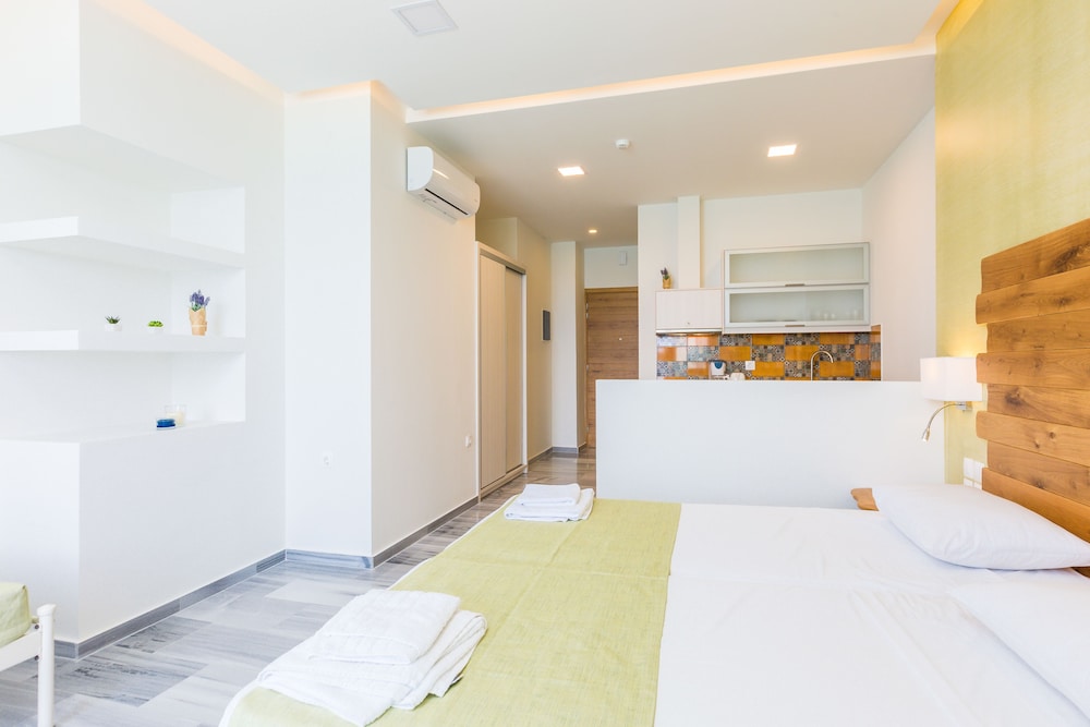 Meltemi Coast Suites 1/68