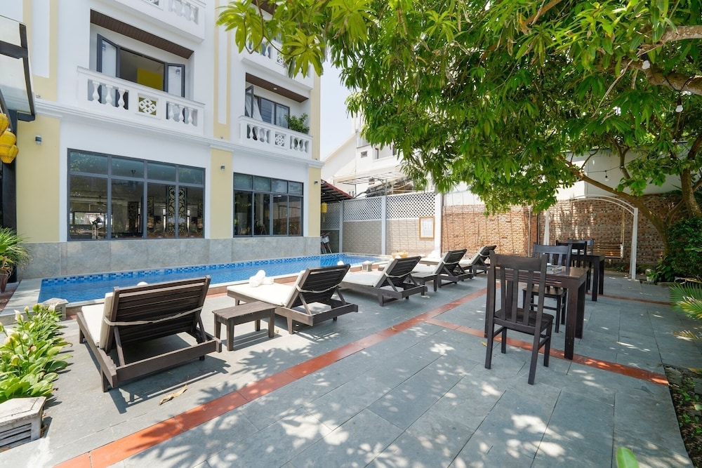 Viet Long Hoi An Beach Hotel 49/53