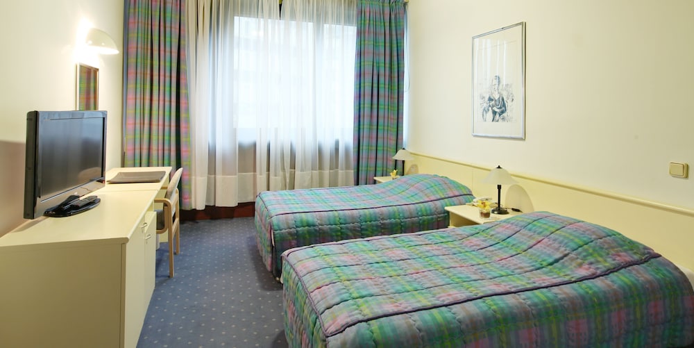 Hotel Slavija Garni(formerly Slavija Lux/Slavija III) 7/45