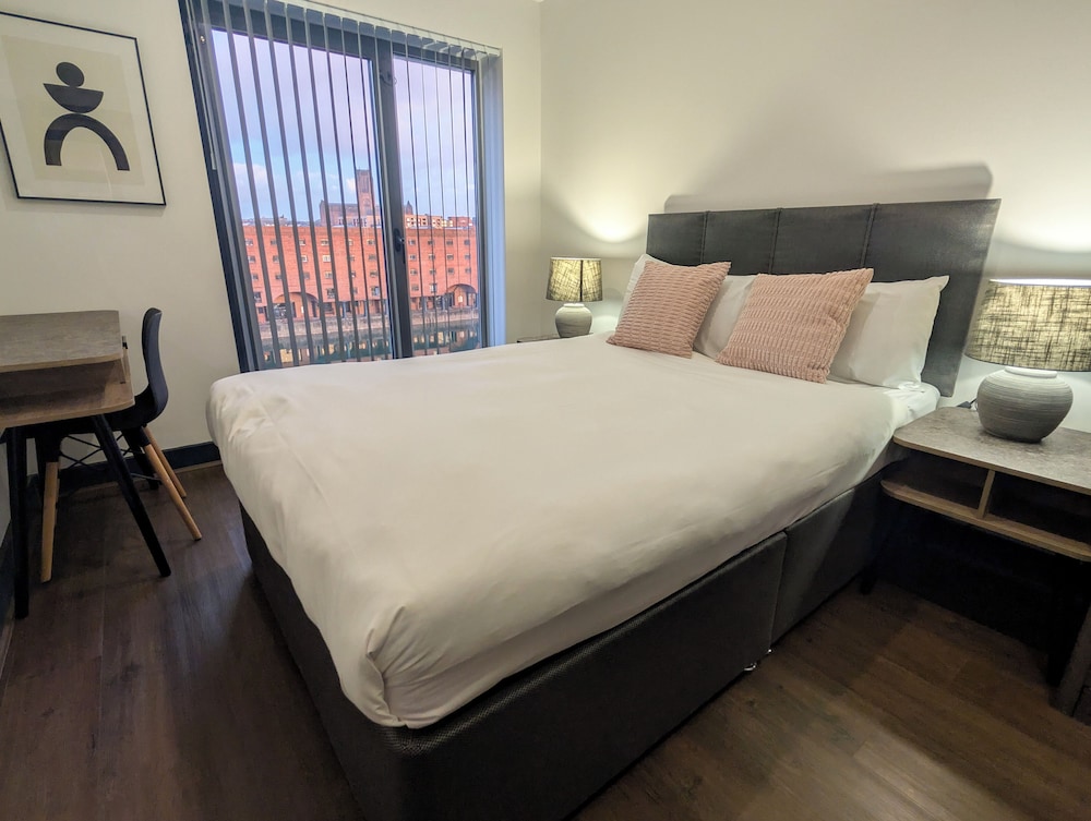 APARTMENT, MULTIPLE BEDS, SOFA