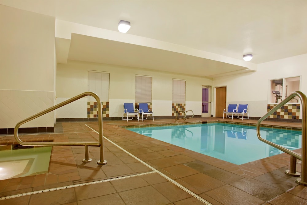 Extended Stay America - Juneau - Shell Simmons Drive 33/59