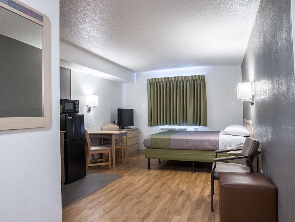 STANDARD, QUEEN BED, ACCESSIBLE