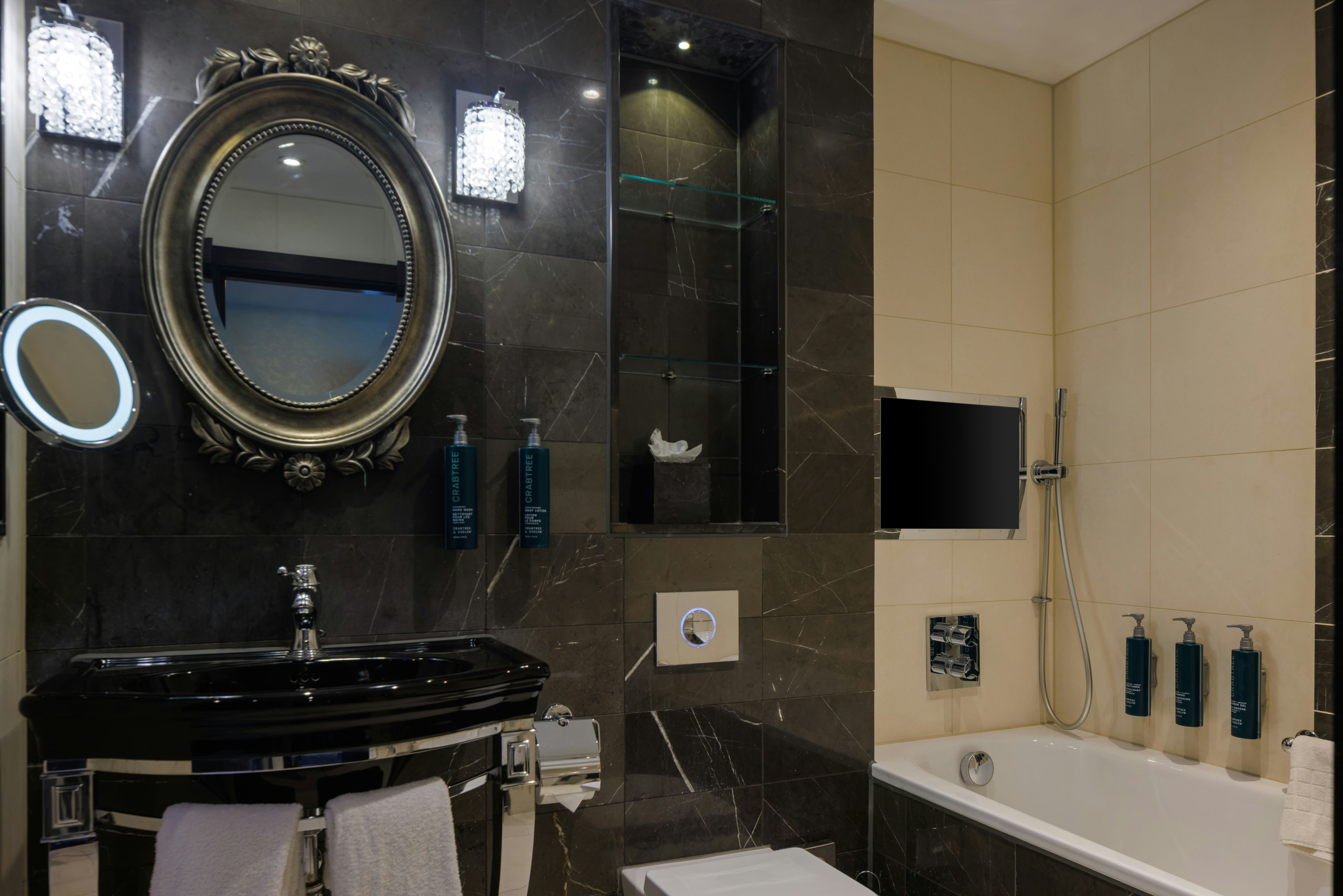 غرفة ديلوكس بسرير كينج وسرير كوين، Hilton London Syon Park 6/7