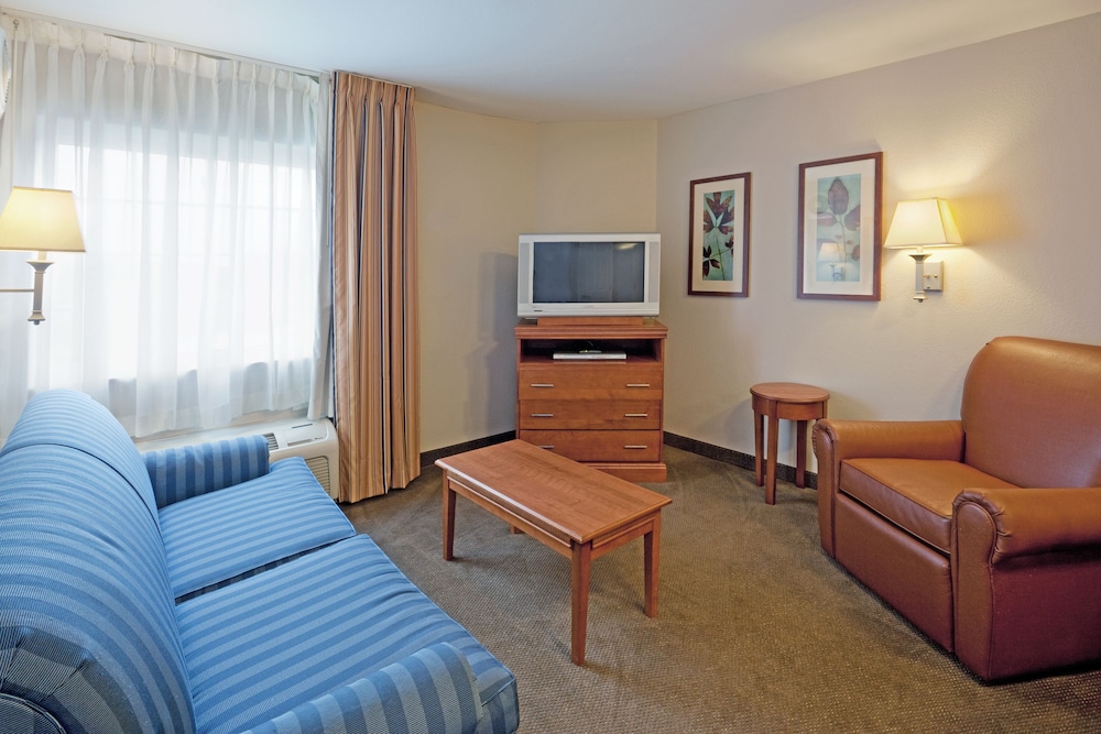 Candlewood Suites West Springfield 47/58