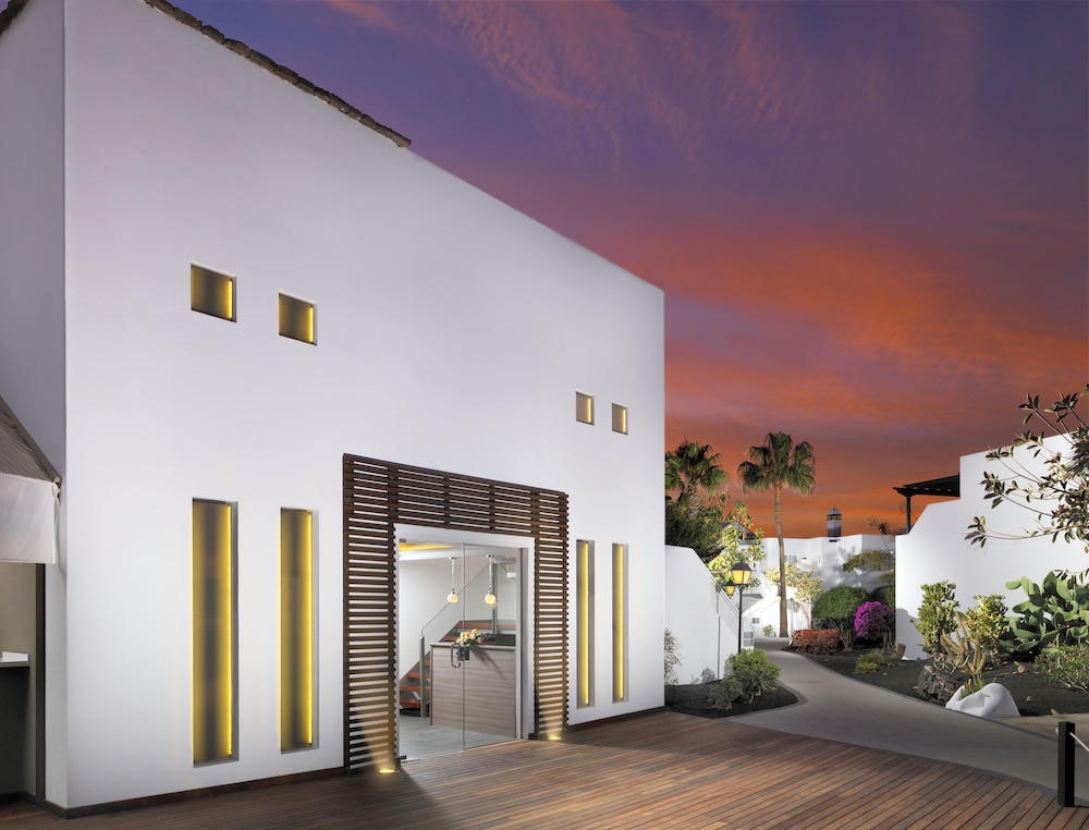 H10 White Suites - Adults Only 3/70
