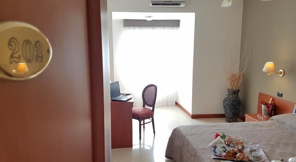 Hotel Joy 13/50