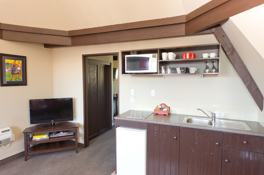 Camelot Motor Lodge 40/62