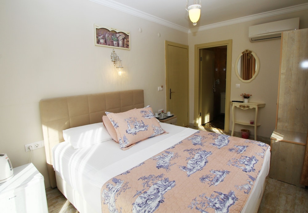 DELUXE, DOUBLE BED