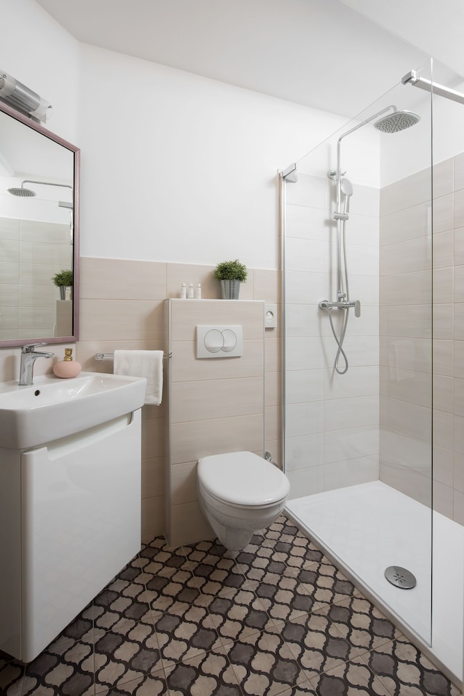 Noemi's Rooms - Adults Only 15/62