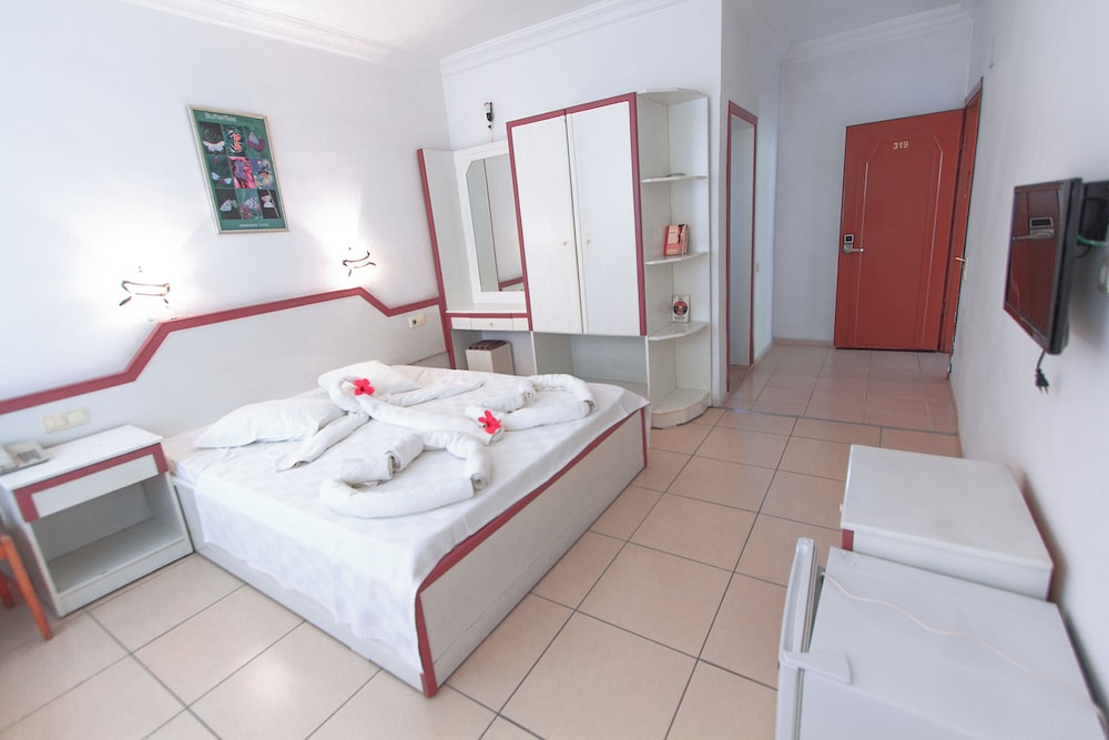 ECONOMY, DOUBLE OR TWIN BED