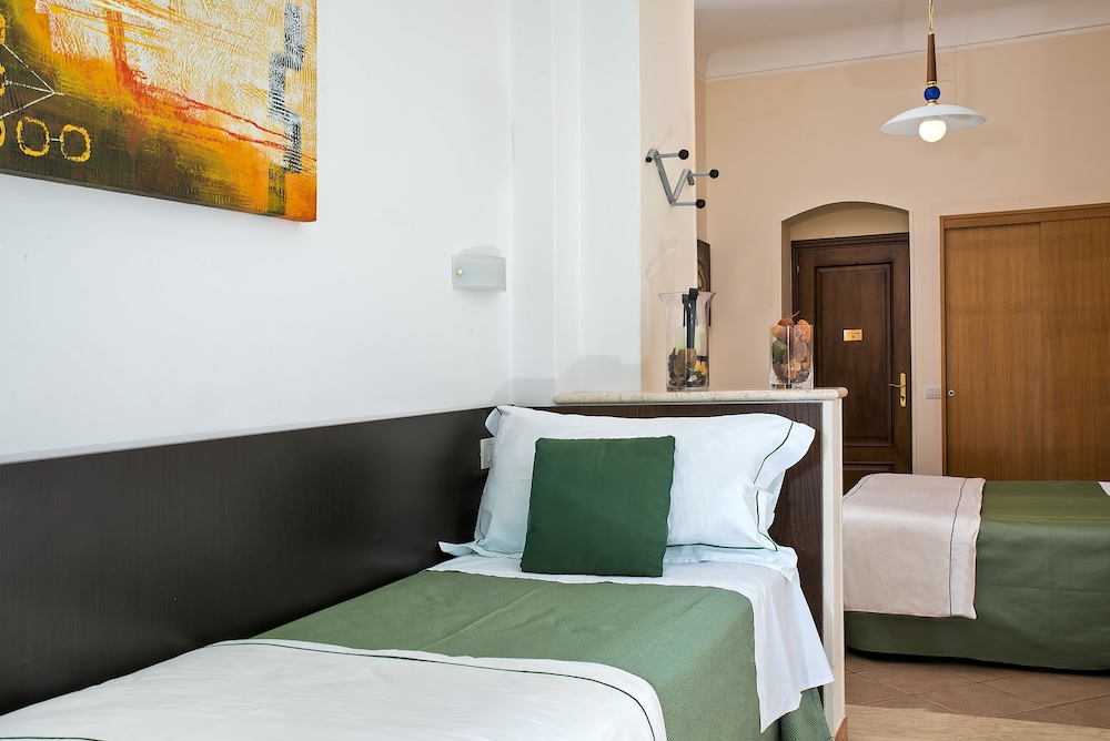 Hotel La Pensione Svizzera 12/79