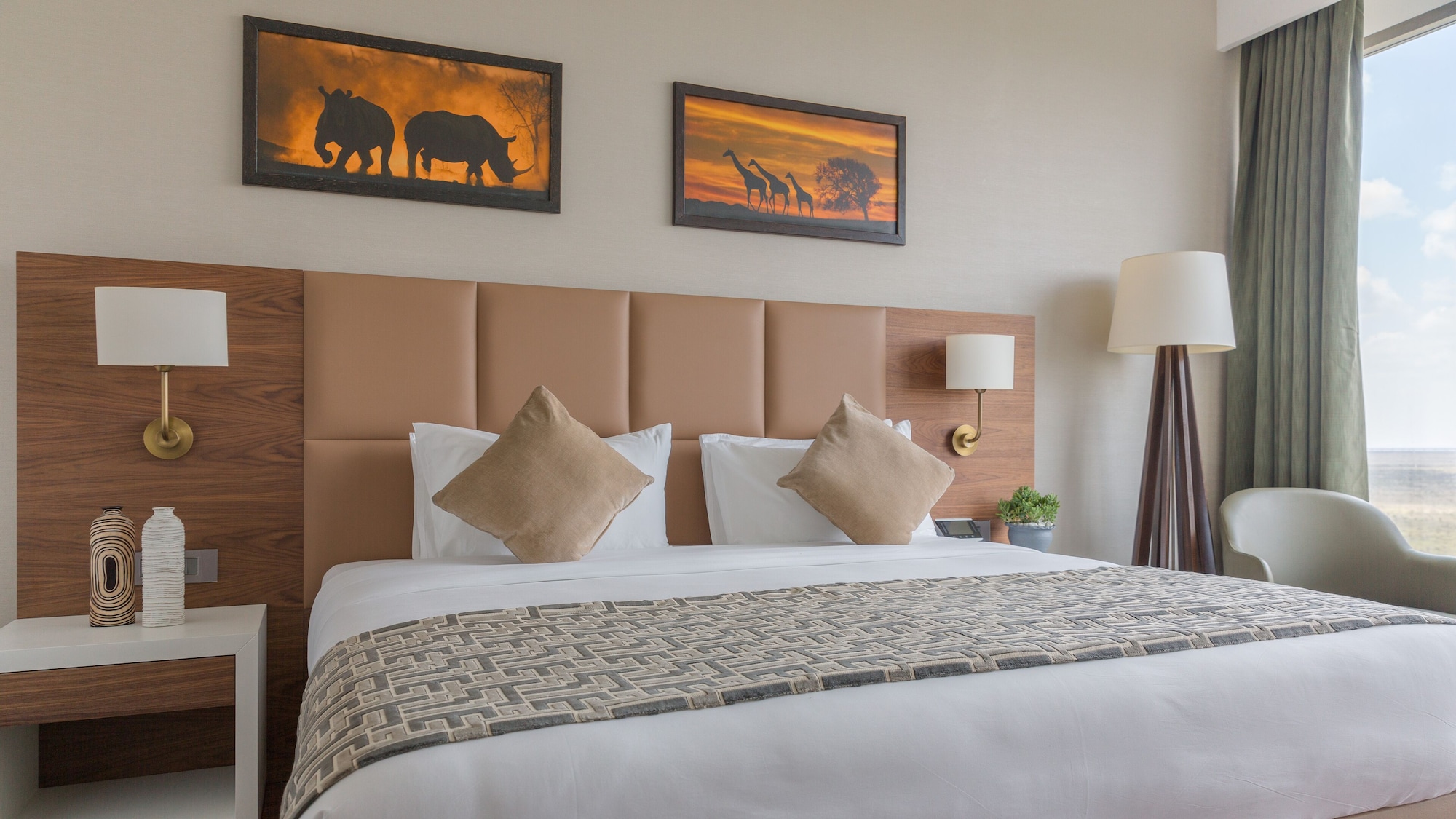 DELUXE, TWIN BEDS