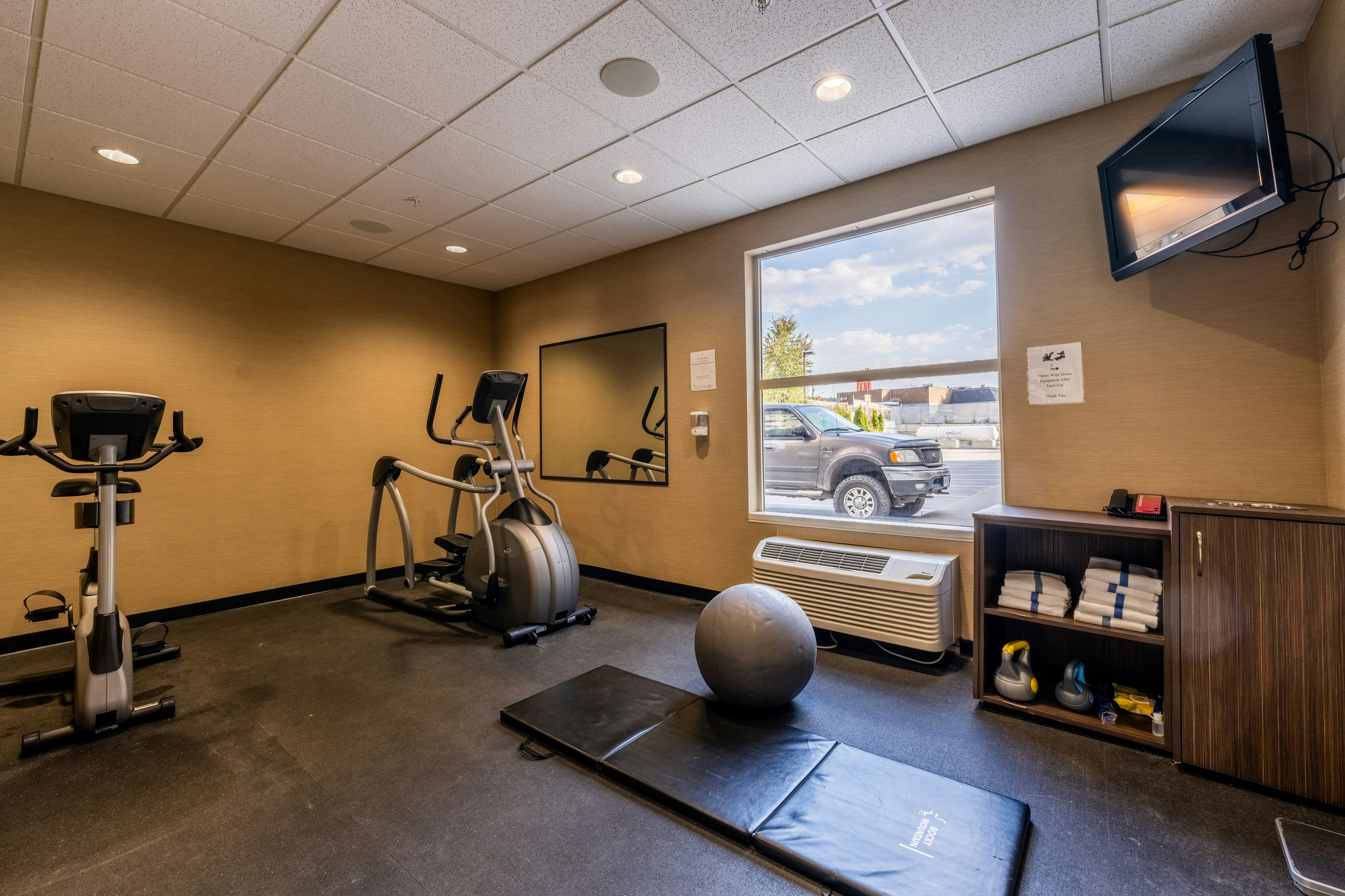 HOLIDAY INN EXPRESS GOLDEN KICKING HORSE 57/75