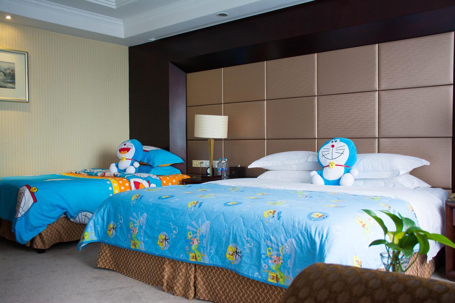 Theme, Family, 1 King and 1 Single Beds