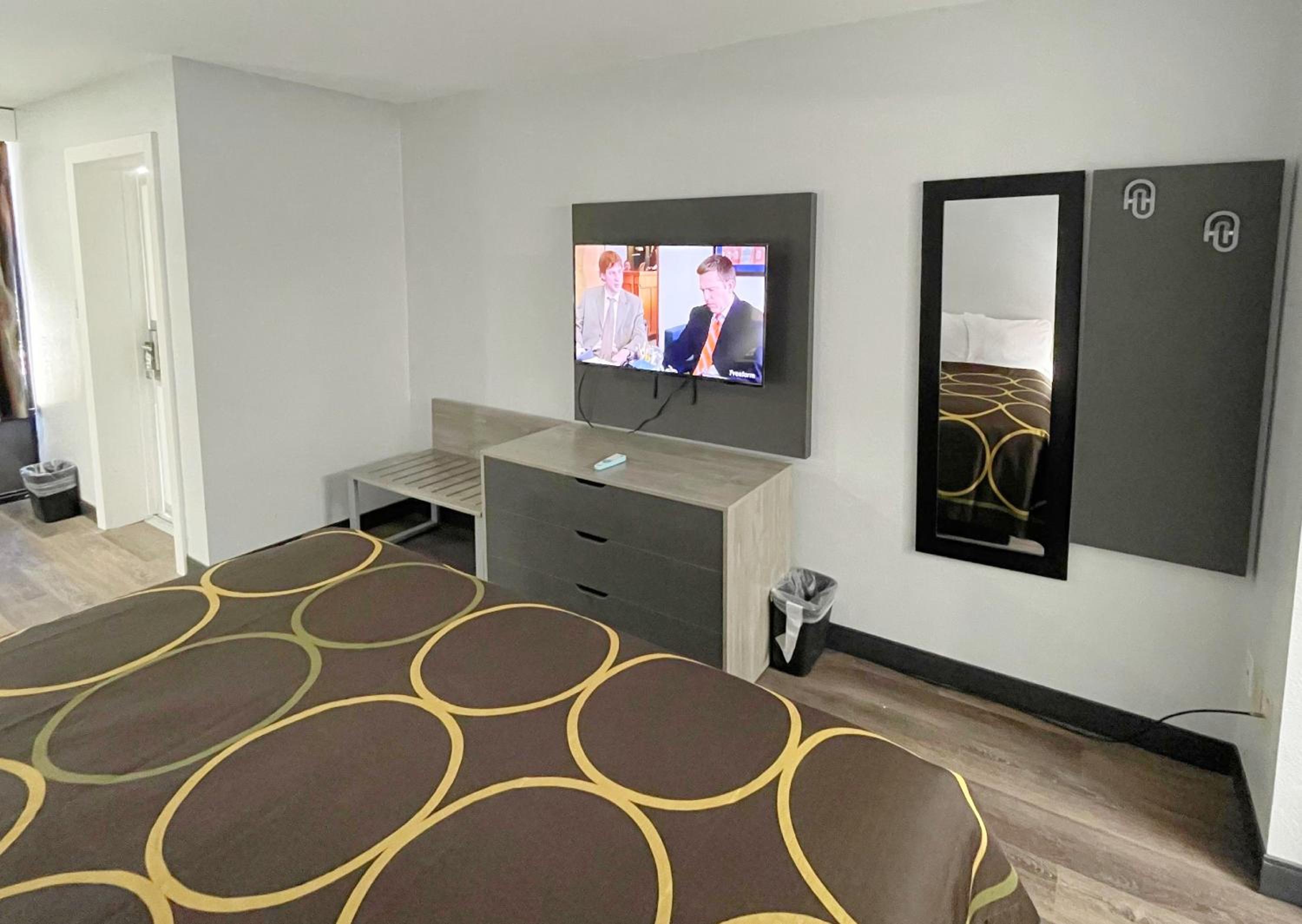 Super 8 by Wyndham Pigeon Forge Downtown 13/22