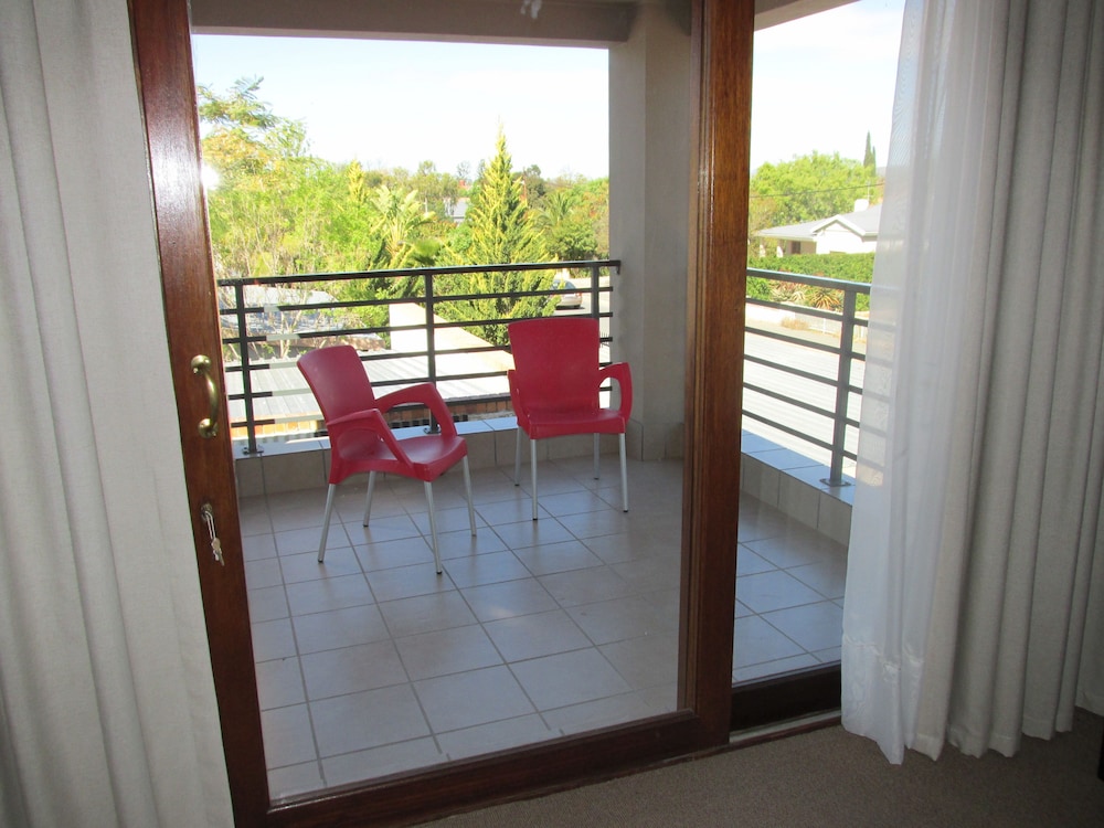 Karoo Sun Boutique Guest House 26/46
