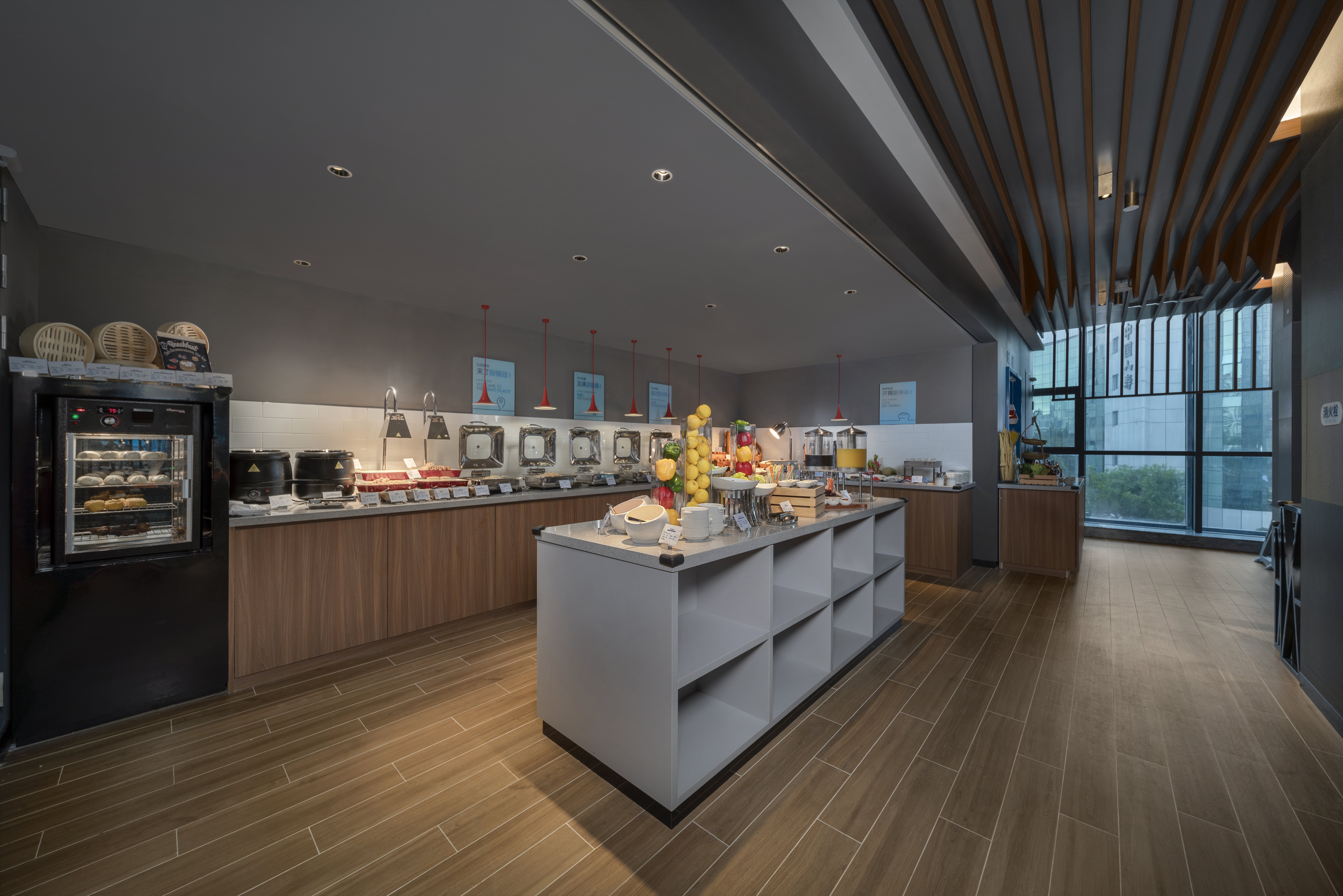 Holiday Inn Express Zhuhai Gongbei 37/63