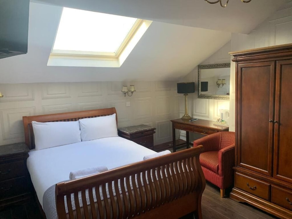 Beech Mount Hotel 12/44