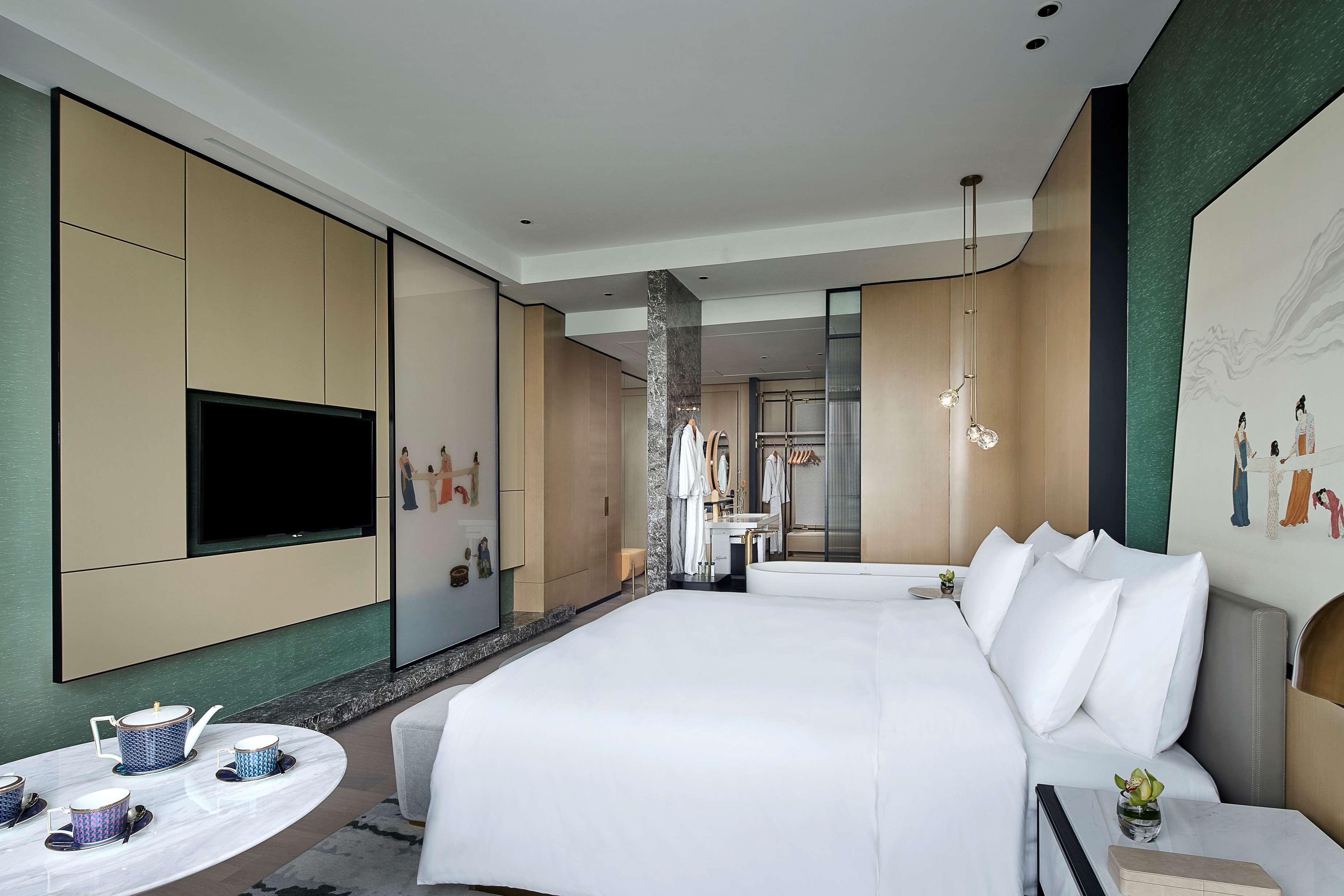 Grand, Double Bed