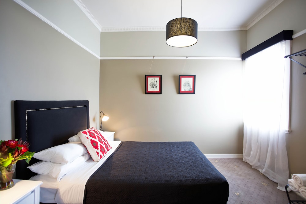 Katoomba Hotel 4/17
