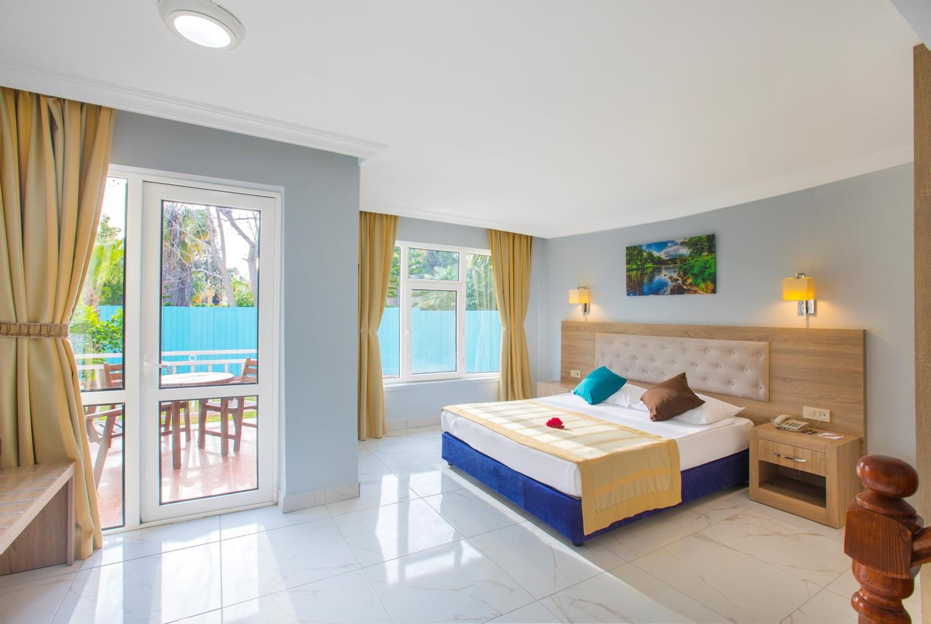 Meridia Beach Hotel 12/51