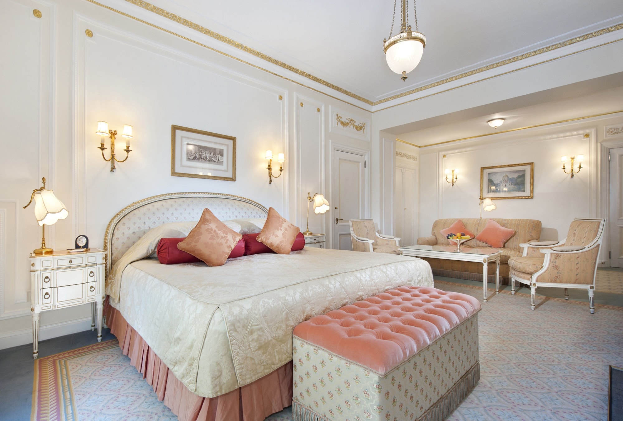 GRAND, DELUXE
