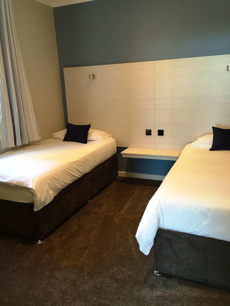 Dalmeny Resort Hotel 26/38