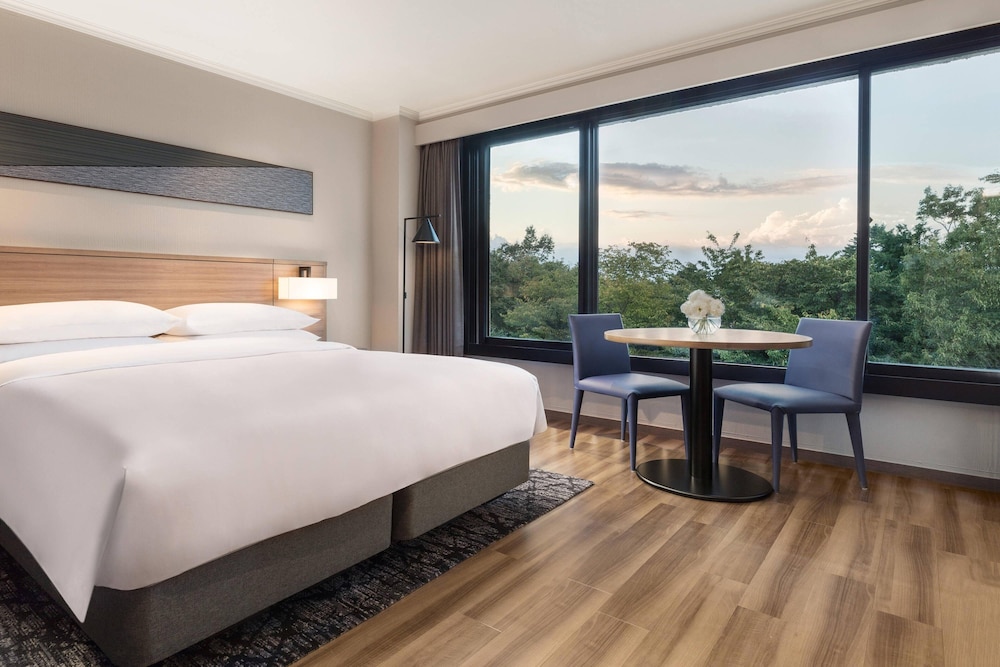 Superior, King Bed, Mountain View, Hot Spring Bath