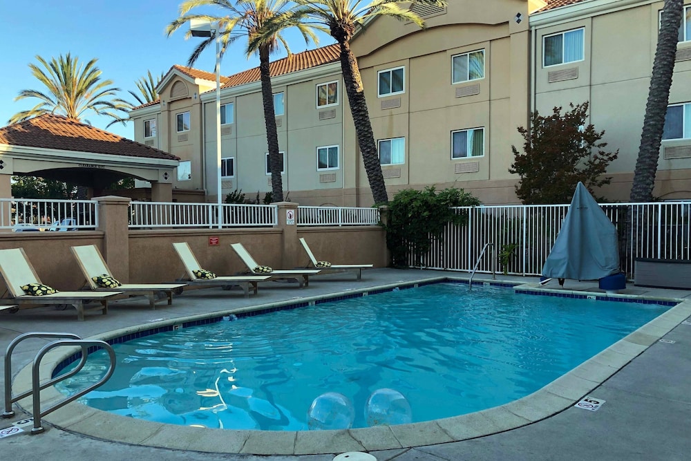 Fairfield Inn Suites San Francisco San Carlos 47/50