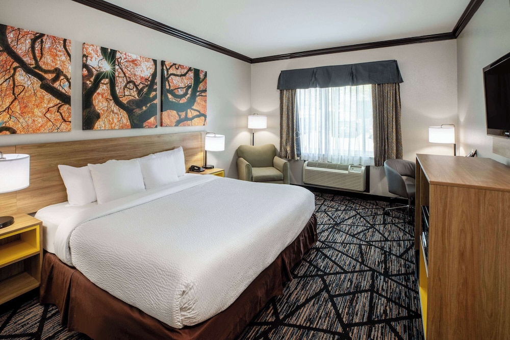 Days Inn by Wyndham Baton Rouge/I-10 16/56