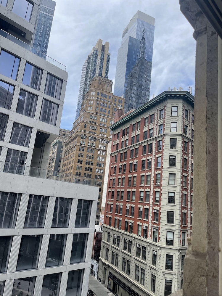 Hotel and the City 3/50