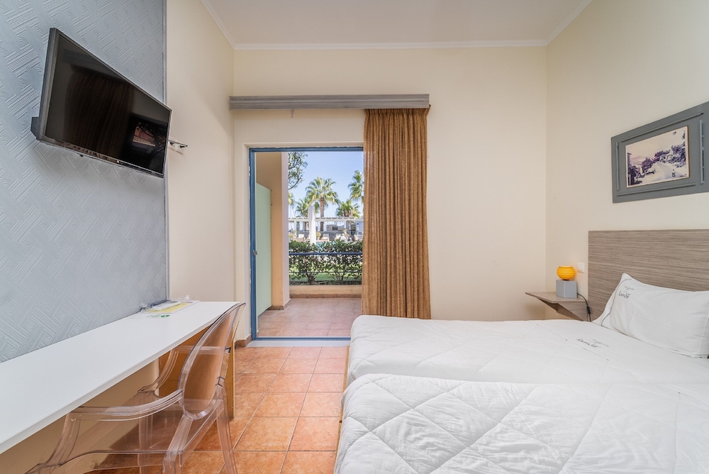Ianos Hotel 4/24