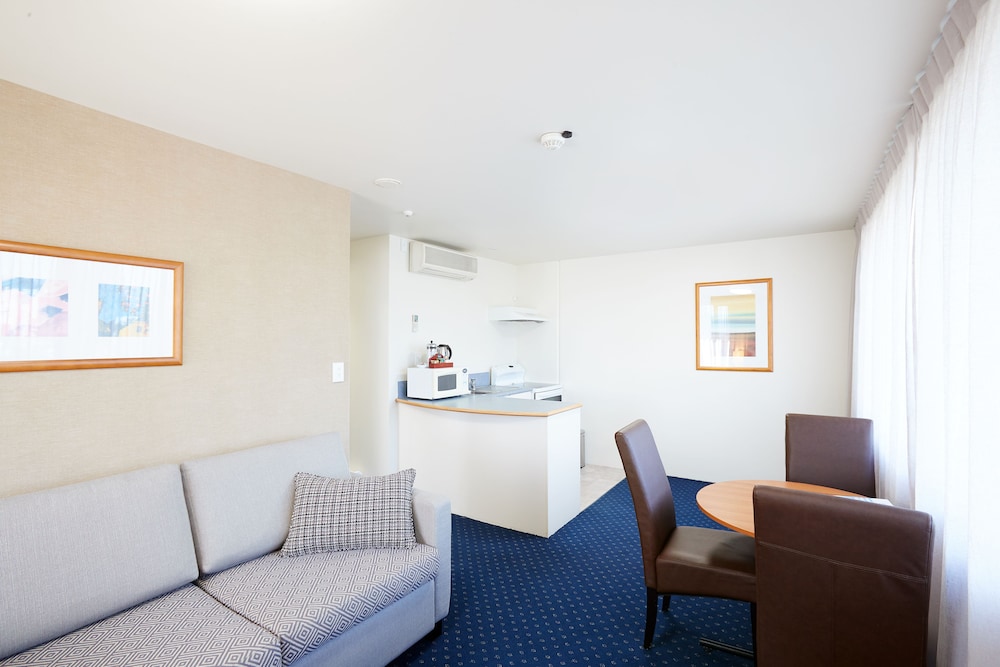 Ventura Inn Suites Hamilton 13/25