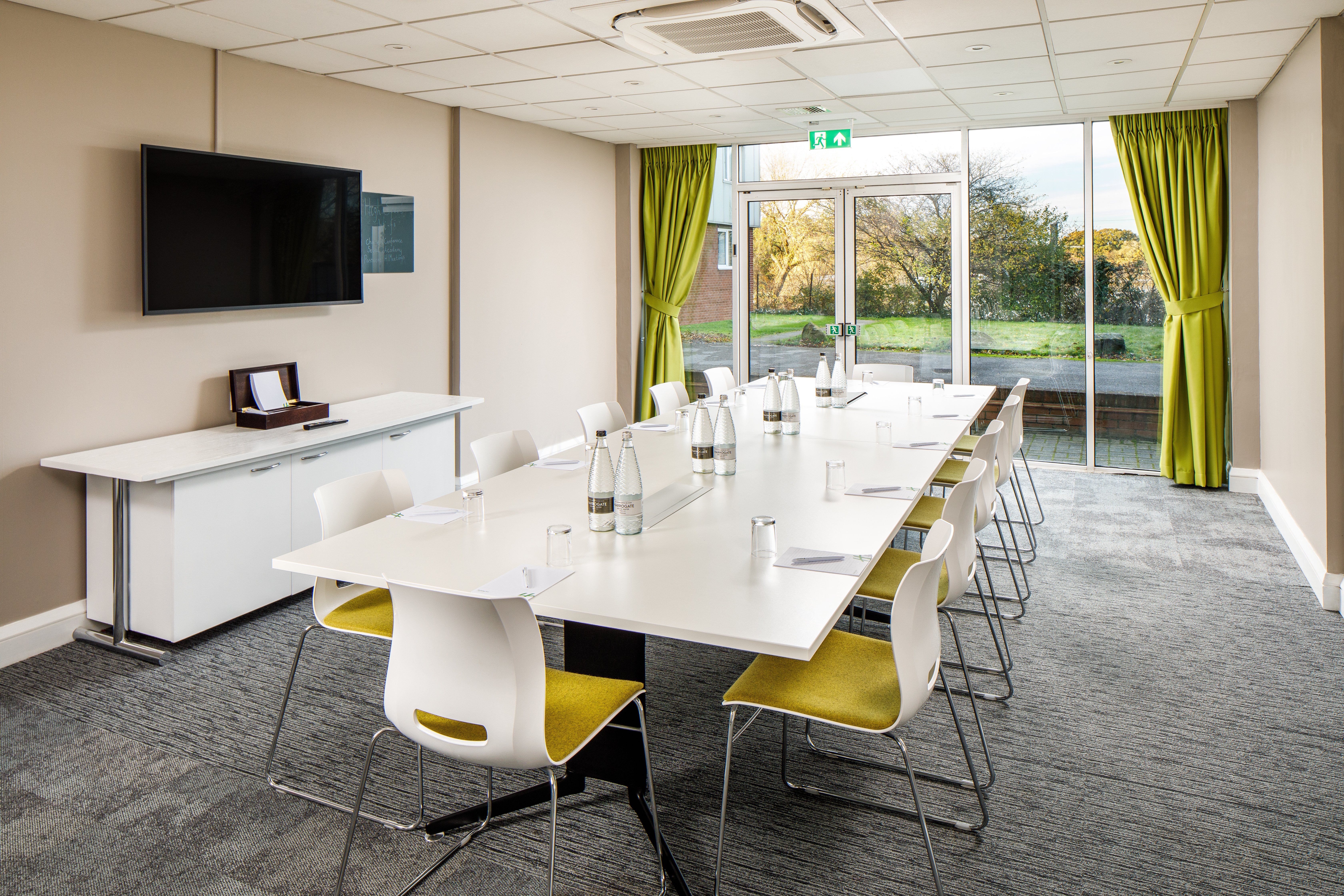 HOLIDAY INN BASILDON 58/75