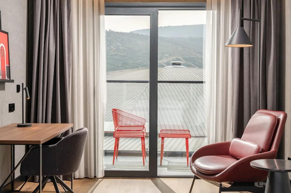 Radisson RED Izmir Point Bornova 42/59