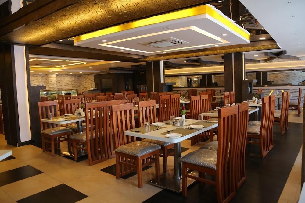 THE CURZON COURT 13/22