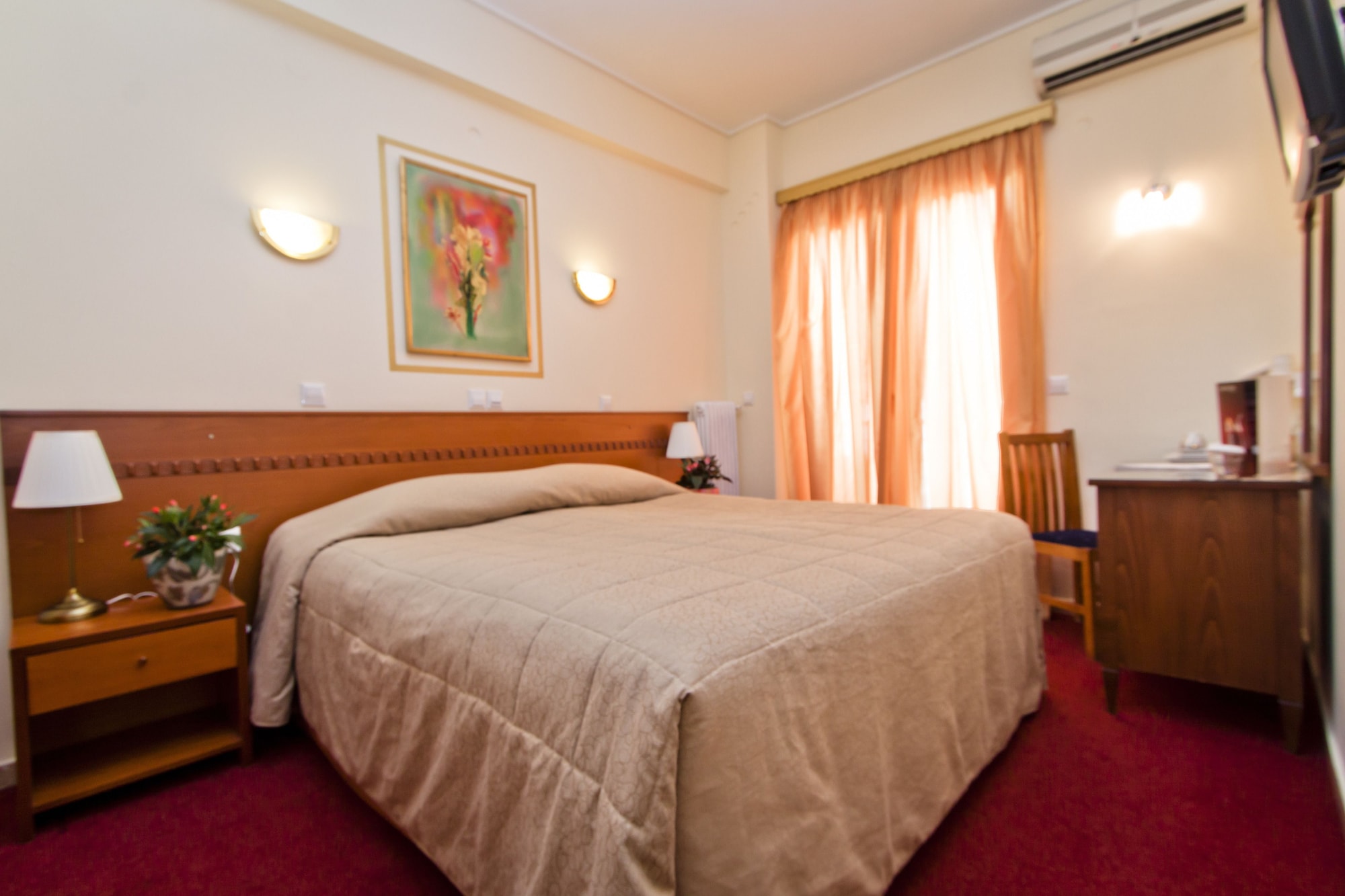ECONOMY, DOUBLE OR TWIN BED, NO BALCONY